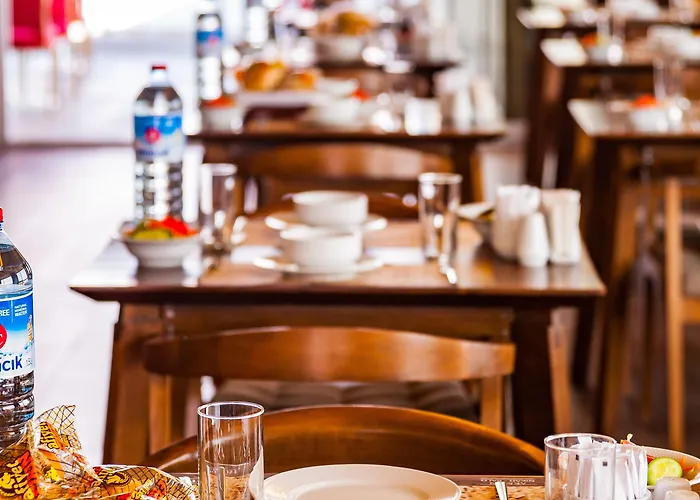 Akman Tzob ホテル